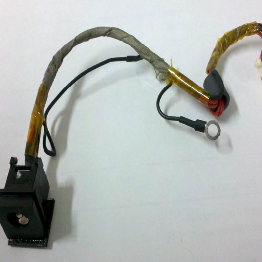 CONECTOR DE ENERGIA SATELLITE M305D-S4833 